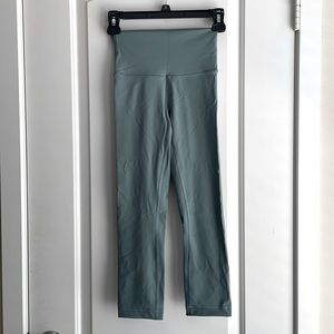 Wunder Under Cropped